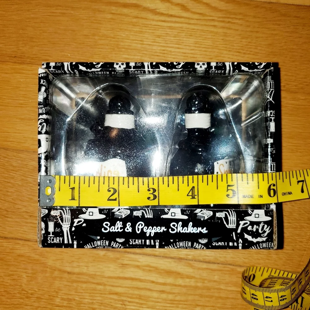 New Goth Wing Of Bat‎ & Snake Venom Potion Salt And Pepper Shakers